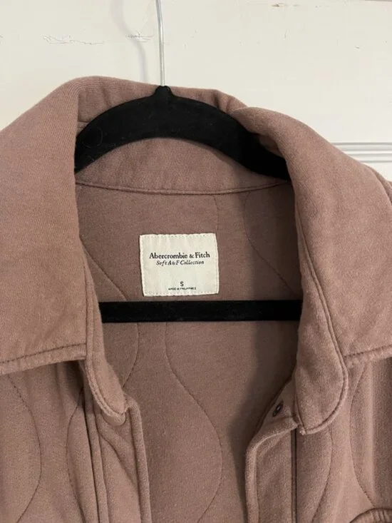 Abercrombie & Fitch Soft AF Quilted Shirt Jacket - Picture 2 of 8